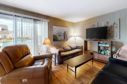 a living room with a couch and a tv at Gullway Getaway in Ocean City
