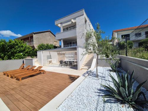 Beachfront Villa Costabella