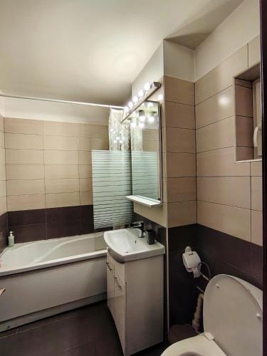 a bathroom with a tub and a sink and a toilet at Adrian Home Mega in Ploieşti