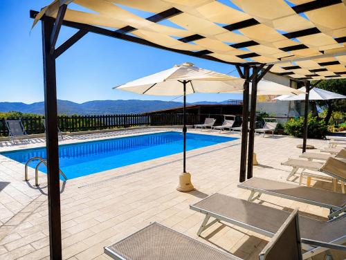 Fattoria Cristina Patio Apartment with Pool, Pergola & Farm Animals near Cinque Terre - Mono