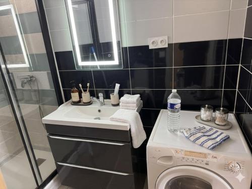 Large bright 5-room apartment4 bedrooms Metro 5 min