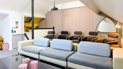 a waiting room with a couch and chairs at Family Home in Tywyn - Game and Cinema Rooms in Tywyn