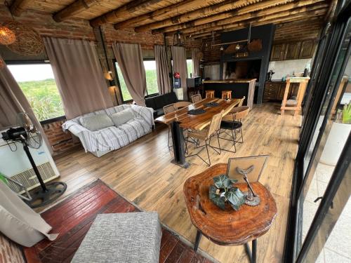 an overhead view of a living room with a table at Arenas Lodge Hotel in Esquina