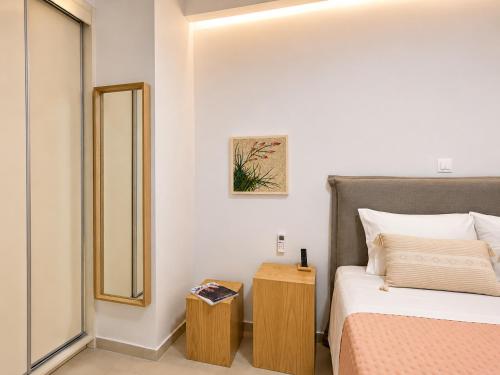 Plaka-mosaic art apartment