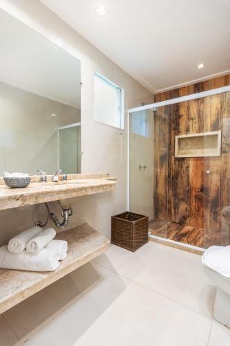 a bathroom with a shower and a sink at Hotel Pousada Brava Club in Búzios