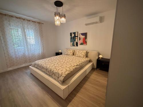 Mediterranean terrace-Newly renovated in center