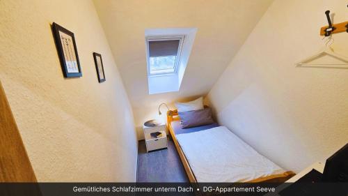 a small room with a bed and a window at Appartement Seeve in Glüsingerlohe