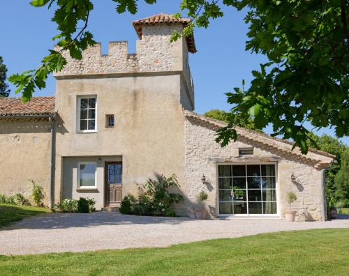 an external view of the house at Luxury Gites de Chateau Mirabel - Latour - with saltwater swimming pool and AC in Puylaurens