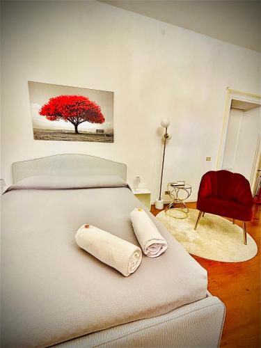 a bedroom with a bed with a red tree at Villa Bignago B&B in Arquà Petrarca