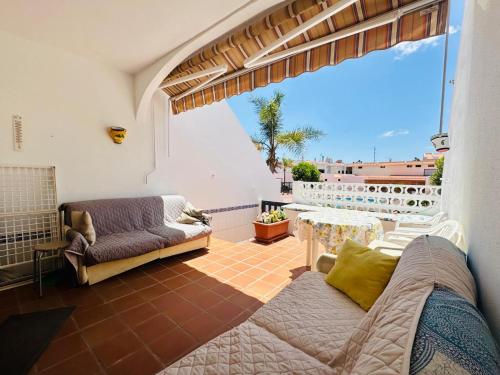 Central quiet apartment big terrace and pool