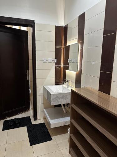 a bathroom with a sink and a large mirror at غرف خاصة مودرن in Hail