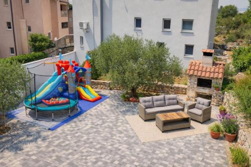 Apartments Burazer - Family Friendly