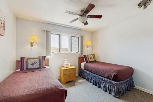 a bedroom with two beds and a ceiling fan at Mountainside Resort F302 in Stowe