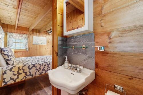 a bathroom with a sink and a bed in a room at Wandering Trails Retreat in Cambridge