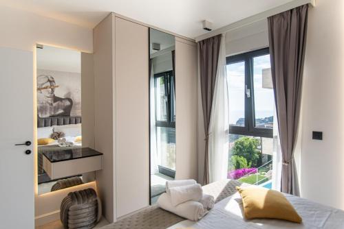 La Dolce Villa Luxury Penthouse with Rooftop Pool & Sea View