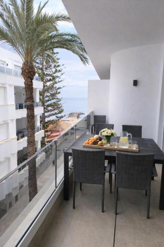 Sunny Coast Apt. 3BR, 2BATHS, AC & Heated POOL