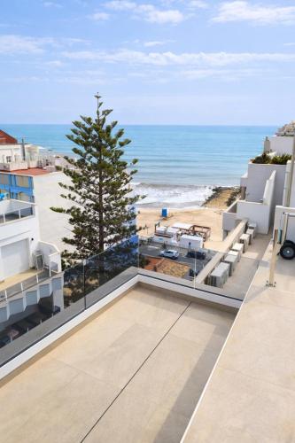 Sunny Coast Apt. 3BR, 2BATHS, AC & Heated POOL