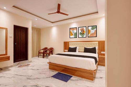 a bedroom with a bed and a ceiling fan at Hotel O Kamala Resort in Bhubaneshwar