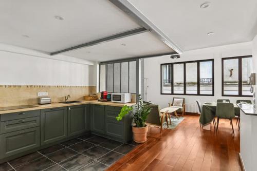2BDR-8P duplex apartment - Pigalle-Montmartre