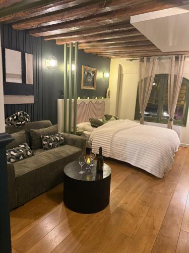 Appartement face a l'Opera Comique