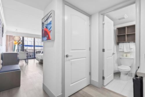 Ocean View Double Queen Suite! - Schooner at Compass Cove 243 photo 11