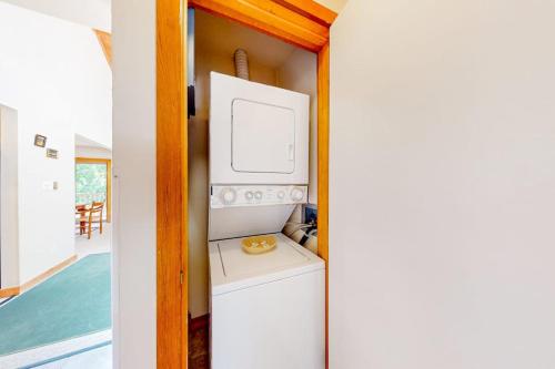 a laundry room with a washer and dryer in a house at Trail Creek 42 in Killington