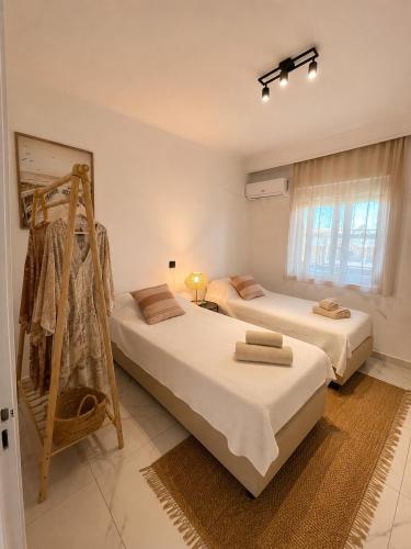 Victoria's Spacious Apartment