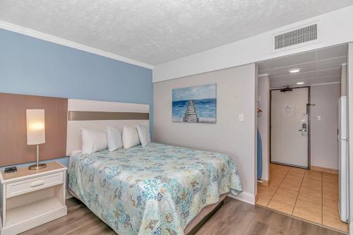 Ocean Reef Resort - Direct Oceanfront Studio - Nicely Updated! Perfect for 2-4 guests! Unit 303 photo 8