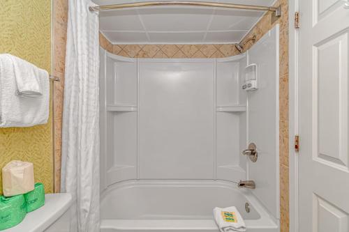 Ocean Reef Resort - Direct Oceanfront Studio - Nicely Updated! Perfect for 2-4 guests! Unit 303 photo 13