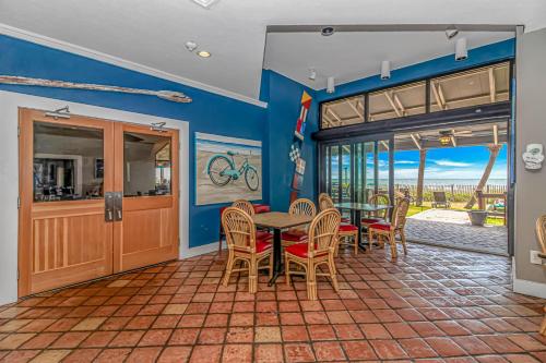 Ocean Reef Resort - Direct Oceanfront Studio - Nicely Updated! Perfect for 2-4 guests! Unit 303 photo 18