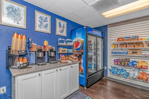 Ocean Reef Resort - Direct Oceanfront Studio - Nicely Updated! Perfect for 2-4 guests! Unit 303 photo 20