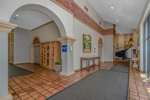 Ocean Reef Resort - Direct Oceanfront Studio - Nicely Updated! Perfect for 2-4 guests! Unit 303 photo 21