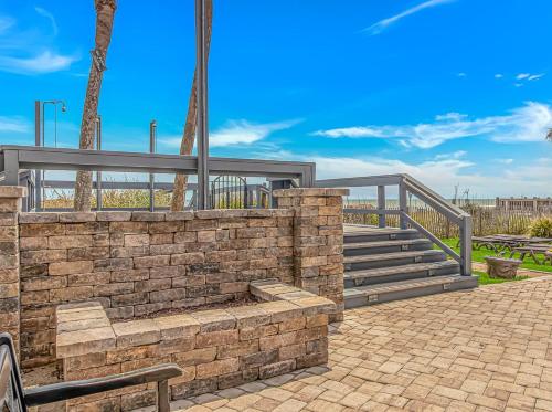 Ocean Reef Resort - Direct Oceanfront Studio - Nicely Updated! Perfect for 2-4 guests! Unit 303 photo 34