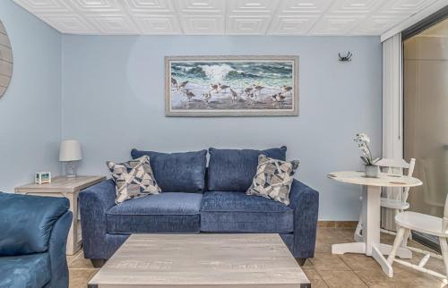 Newly Renovated- Oceanfront 1 Bedroom Suite- Sand Dunes 2726 photo 4