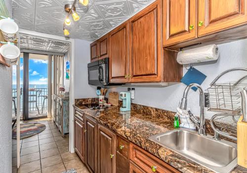 Newly Renovated- Oceanfront 1 Bedroom Suite- Sand Dunes 2726 photo 6