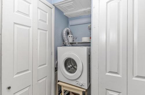 Newly Renovated- Oceanfront 1 Bedroom Suite- Sand Dunes 2726 photo 8