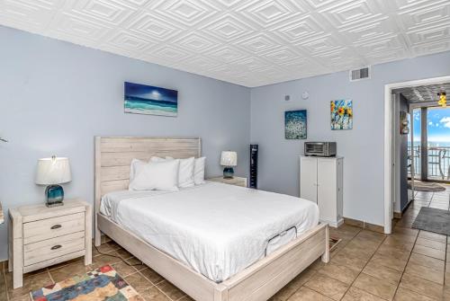 Newly Renovated- Oceanfront 1 Bedroom Suite- Sand Dunes 2726 photo 9