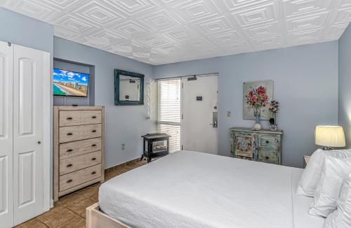 Newly Renovated- Oceanfront 1 Bedroom Suite- Sand Dunes 2726 photo 10