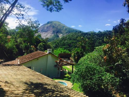 Uma vista da montanha tirada do hostel 