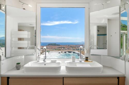 Sunset Villa Panoramic view and hot tub