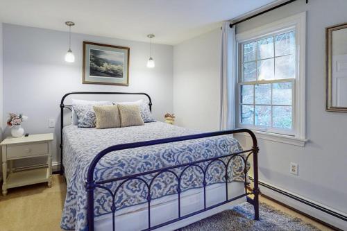 a bedroom with a bed and a window at Quechee Hollow Comfort in White River Junction