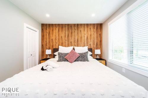 a bedroom with a large white bed with pillows at Park Life Retreat - King Bed - Pet Friendly - Sleeps 6 in Edmonton