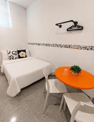 Alexa Host Vallecas
