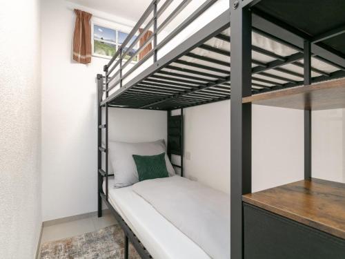 a bunk bed room with a bunk bed in a room at Mosers Apartment in Reith im Alpbachtal