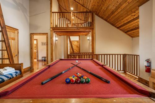a pool table in the middle of a room at North View Lodge High Country in Banner Elk