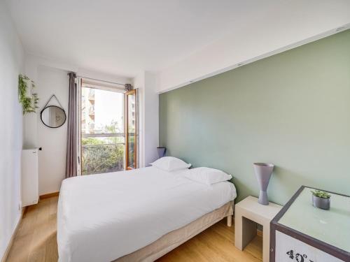 2BDR flat for 4 people near Bastille Nation