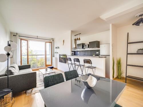 2BDR flat for 4 people near Bastille Nation