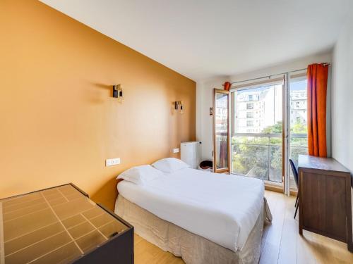 2BDR flat for 4 people near Bastille Nation