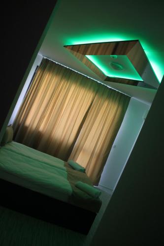 Ένα ή περισσότερα κρεβάτια σε δωμάτιο στο Tiara Hotel