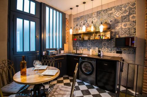Luxury Industrial Suite with Private Hammam at Paris Montparnasse